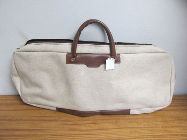 lot 176 image: UNUSED Vintage TwillLeather Travel Bag by Atlantic