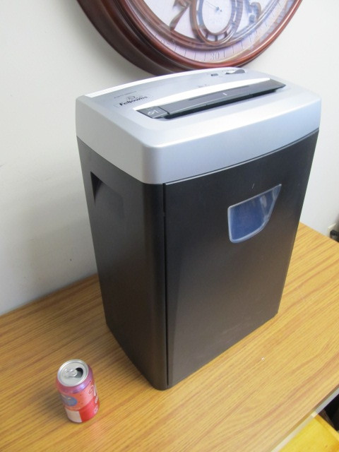 lot 193 image: Working FELLOWES DM12Ct Cross-Cut Paper Shredder