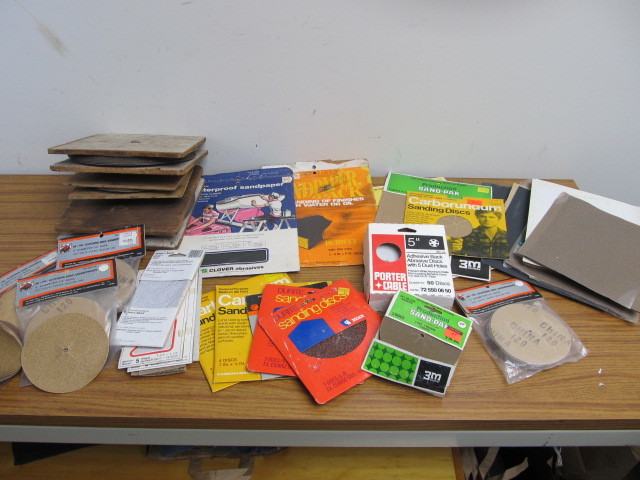 lot 197 image: Large Lot of SandpaperSanding Discs etc