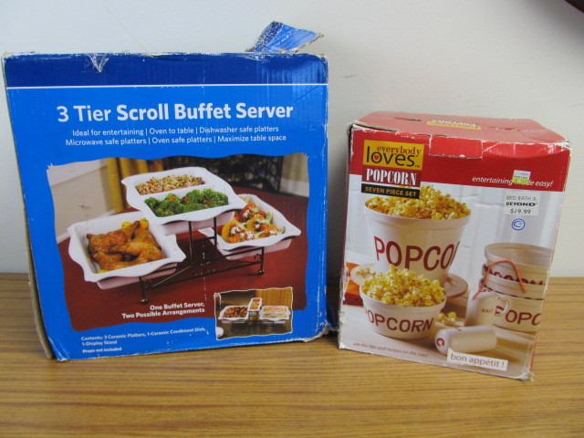 lot 202 image: New In Box Buffet Server & Popcorn Set