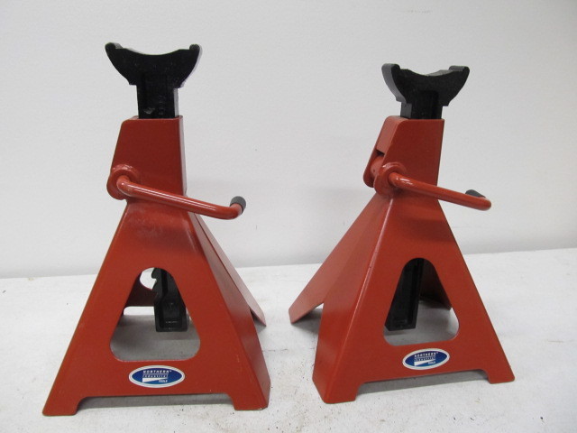 lot 237 image: Pair of NEW 6 Ton Jack Stands