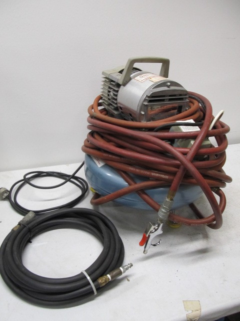 lot 240 image: Working Red & White Brand Air Compressor