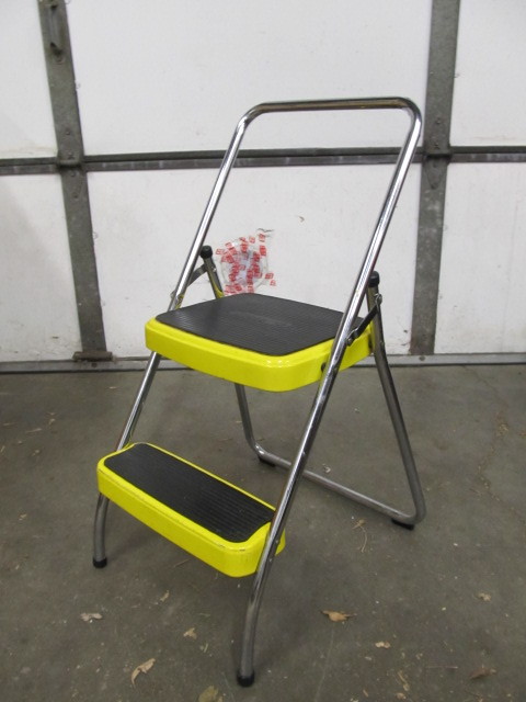 lot 263 image: Vintage Metal COSCO Stepstool