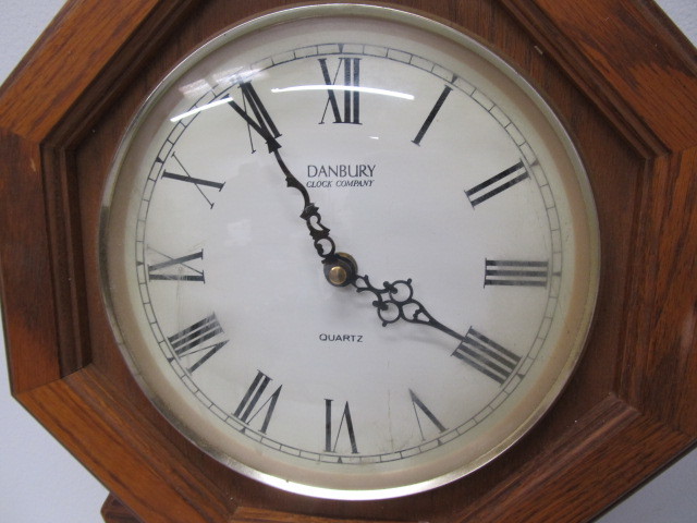 lot 32 image: Danbury Regulator Wall Clock