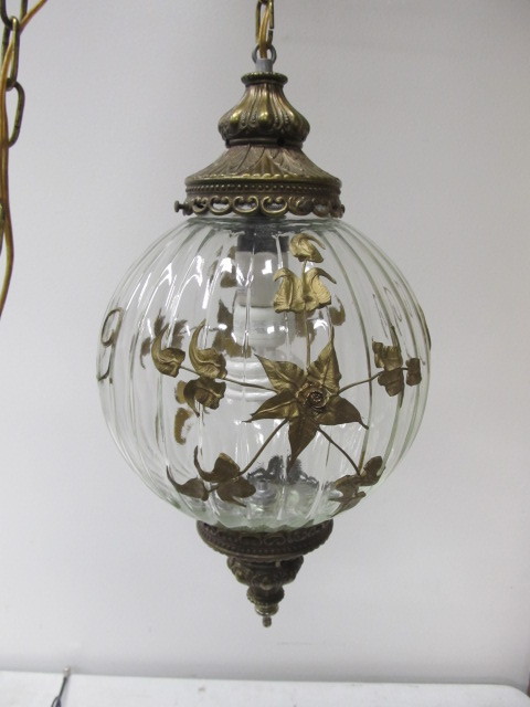 lot 5 image: Vintage Hanging Gilt Glass Hanging Lamp