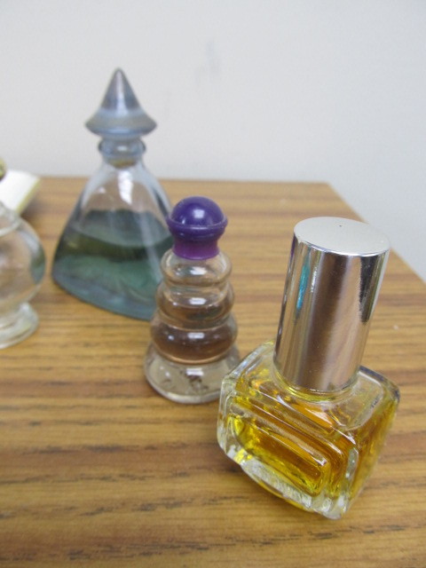 lot 224 image: Lot of Vintage Miniature Perfume Bottles