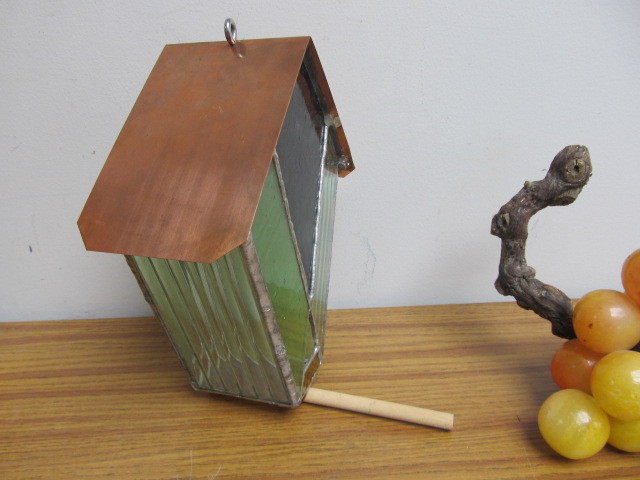 lot 291 image: Vintage OnyxMarble Grapes & Stained Glass Birdhouse