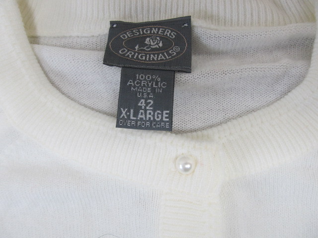 lot 44 image: 100% Acrylic Cardigans, white & grey. NEW