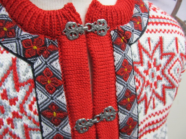 lot 42 image: Dale of Norway CHRISTMAS SWEATERS pure Wool