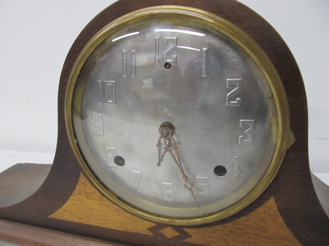 lot 223 image: Vintage Deco Mantel Clock