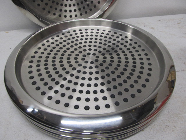 lot 209 image: 8 Unused SERVICE IDEAS Non-Slip Stainless Trays