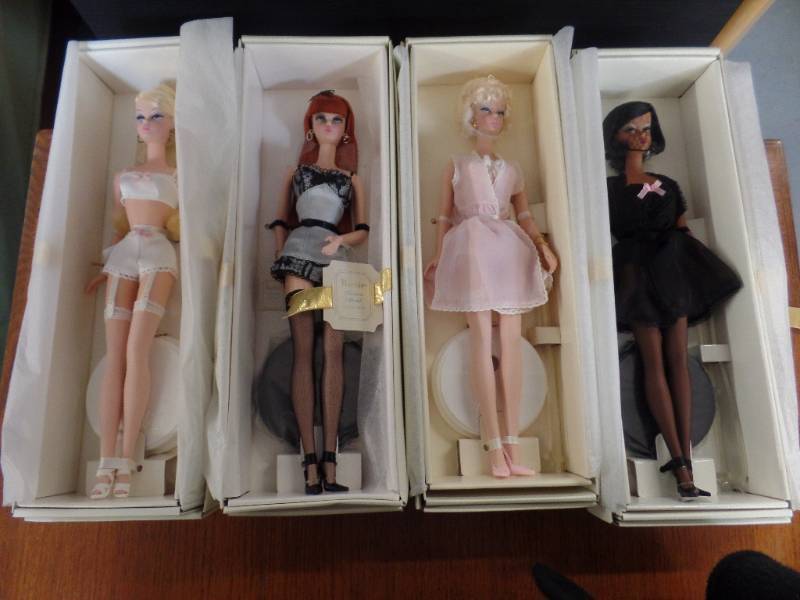 lot 402 image: LINGERIE BARBIE DOLL