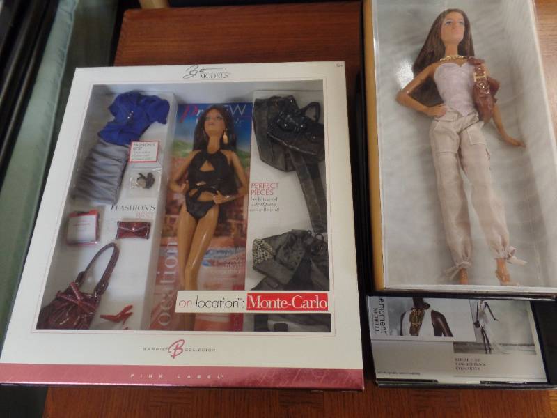 lot 418 image: BARBIE GOLD AND PINK LABEL COLLECTOR DOLLS