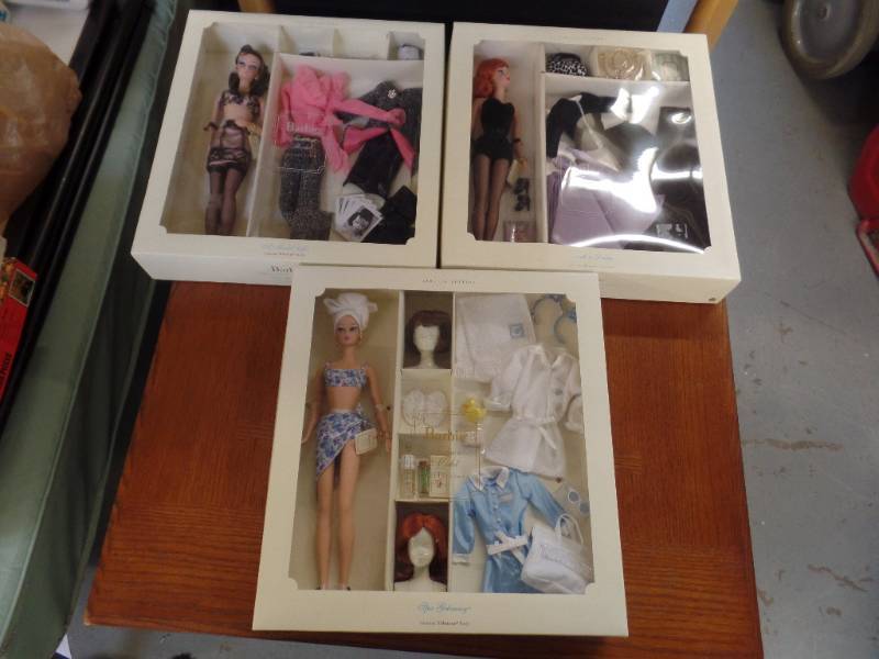 lot 421 image: BARBIE LIMITED EDITION FASHION MODEL COLLECTION GIFTSETS