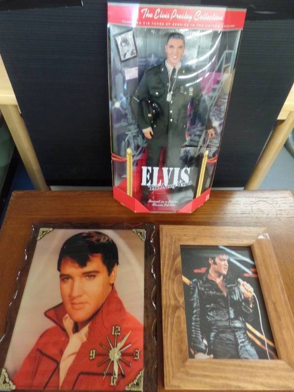 lot 513 image: ELVIS THE ARMY YEARS DOLL WITH PICTURE AND CLOCK