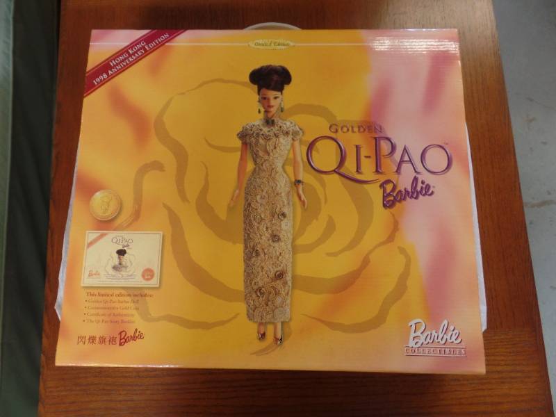 lot 434 image: BARBIE HONG KONG 1998 LIMITED EDITION ANNIVERSARY EDITION GOLDEN QI-PAO
