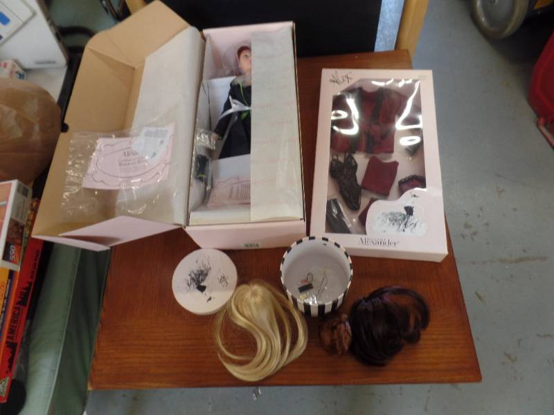 lot 522 image: MADAME ALEXANDER ALEX DOLL COLLECTION RUNWAY REVIEW