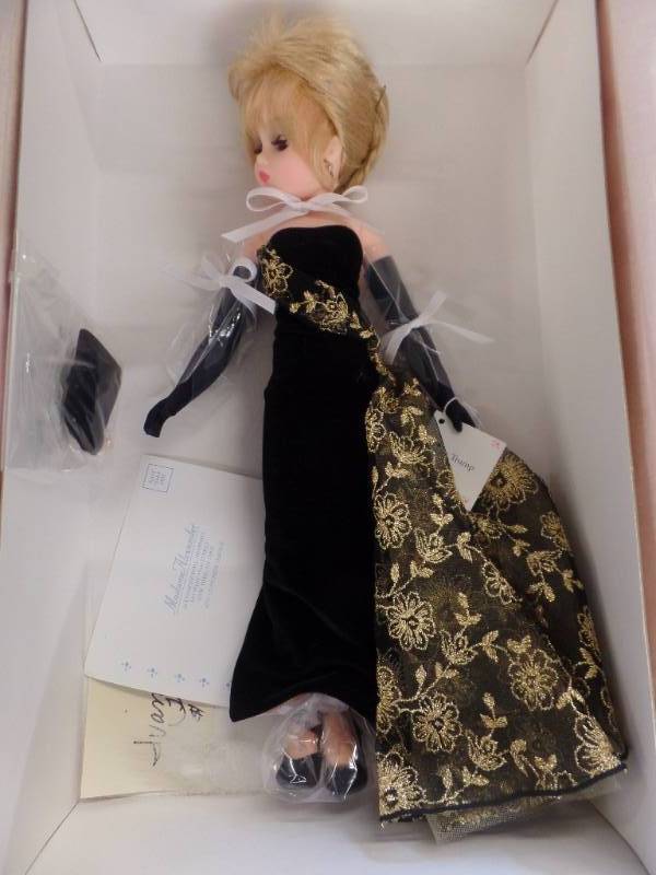 lot 526 image: MADAME ALEXANDER COUTURE COLLECTION IVANA TRUMP DOLL