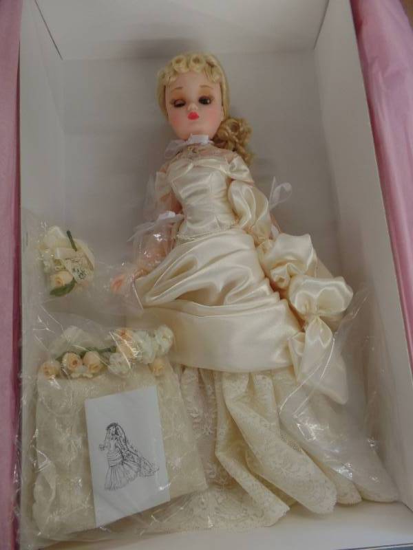 lot 528 image: MADAME ALEXANDER DEBORAH BRIDE DOLL