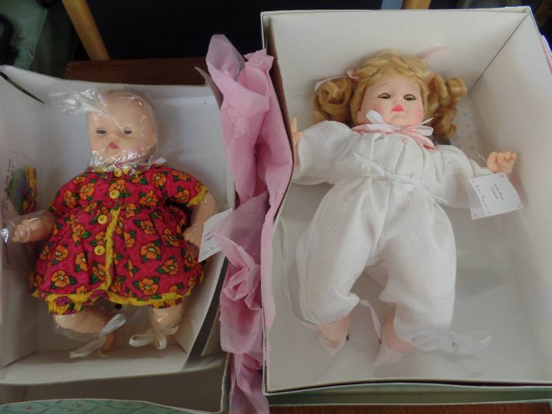 lot 534 image: MADAME ALEXANDER DOLLS
