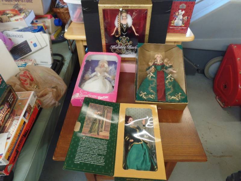 lot 439 image: HOLIDAY BARBIES