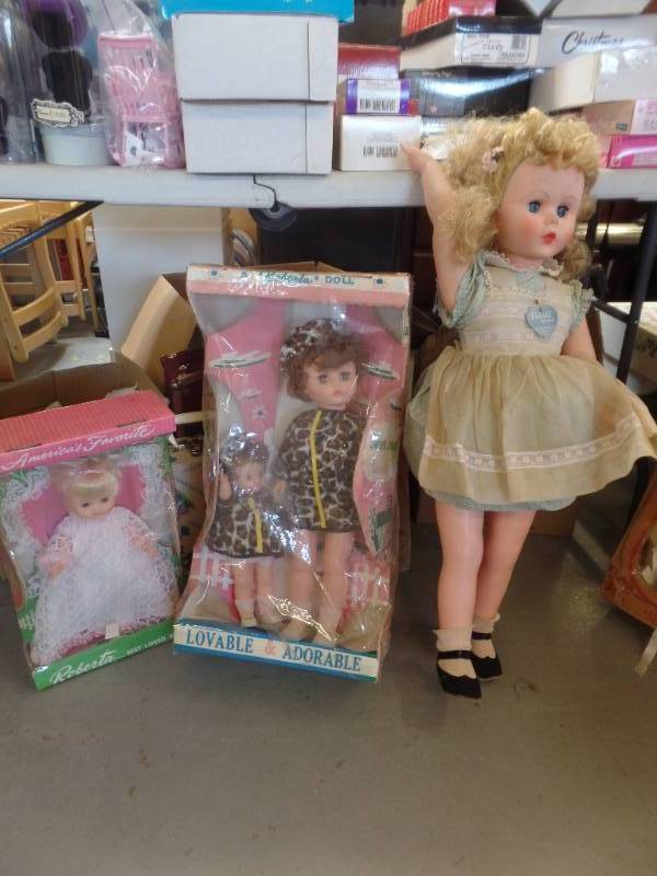 lot 549 image: ROBERTA DOLLS
