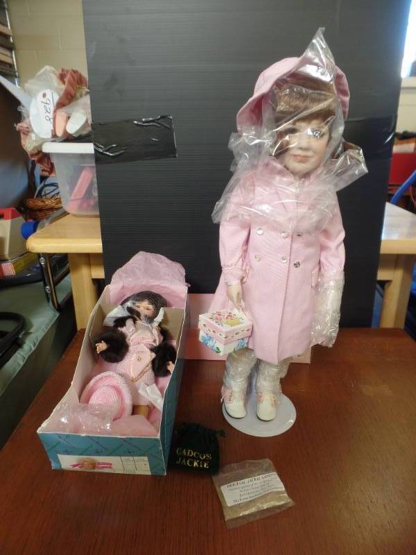 lot 551 image: GADCO AND MADAME ALEXANDER JACKIE O DOLLS.