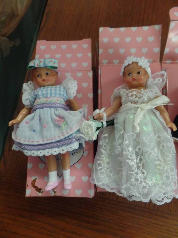 lot 555 image: EFFANBEE WEE PATSY DOLLS