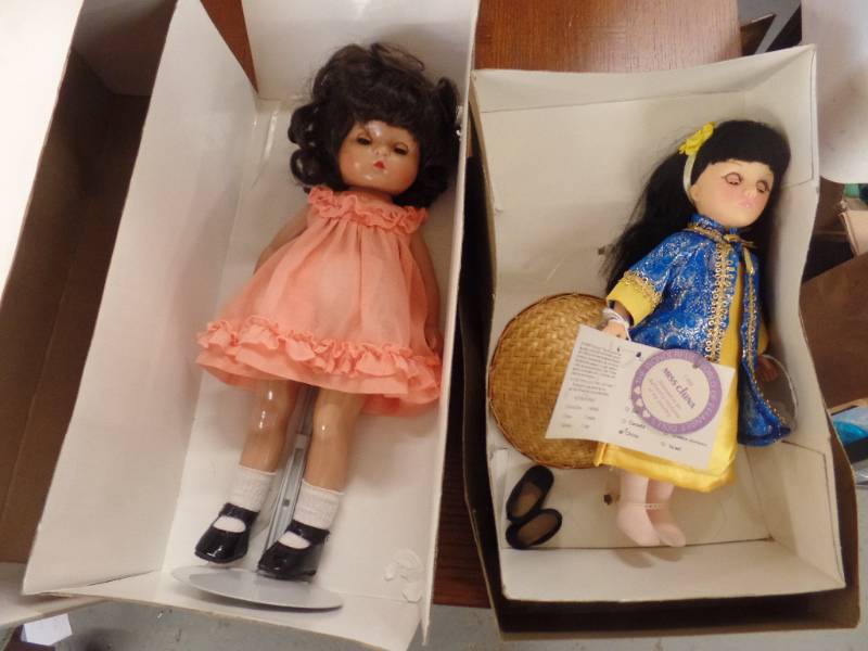 lot 560 image: EFFANBEE DOLLS