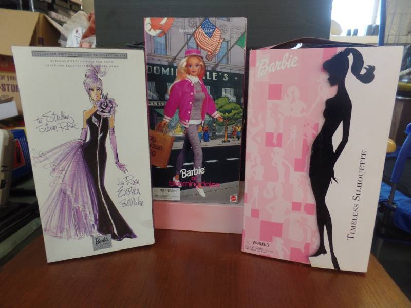lot 460 image: BARBIES