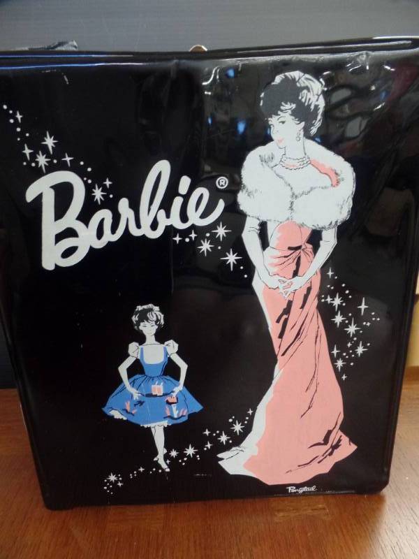 lot 466 image: BARBIE PONYTAIL BLACK VINYL CASE 1962