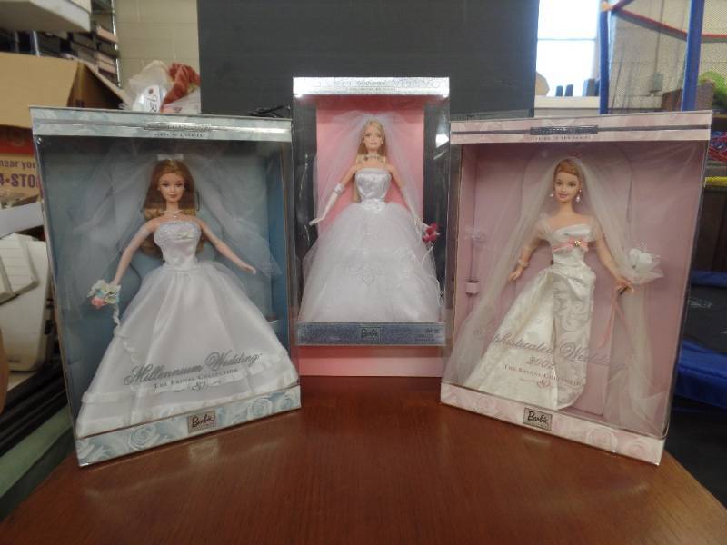 lot 468 image: BARBIE BRIDES