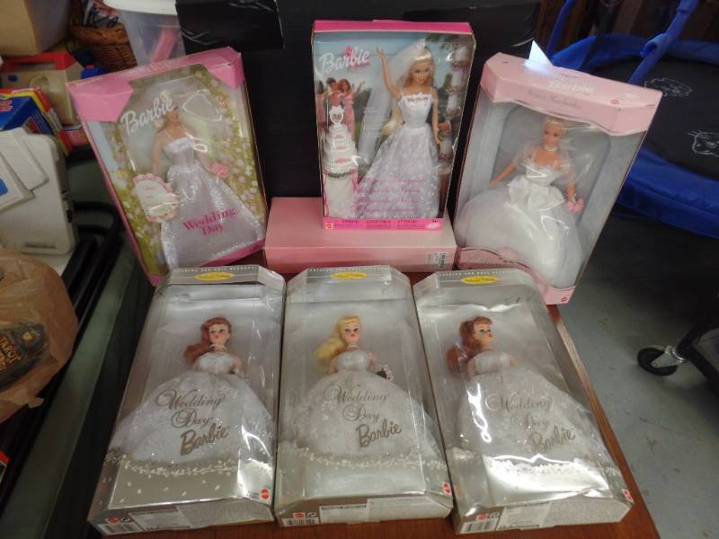 lot 469 image: BARBIE BRIDE DOLLS