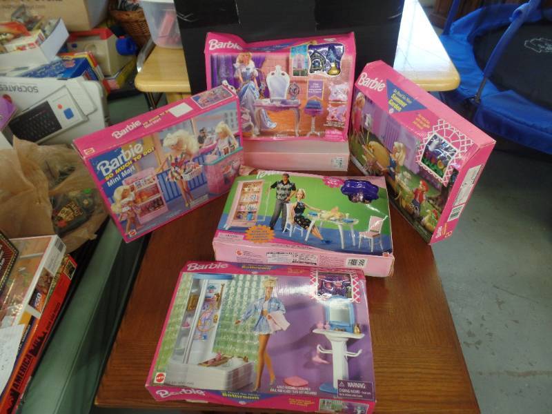 lot 473 image: BARBIE SO REAL SO NOW AND OTHER ACCESSORIES