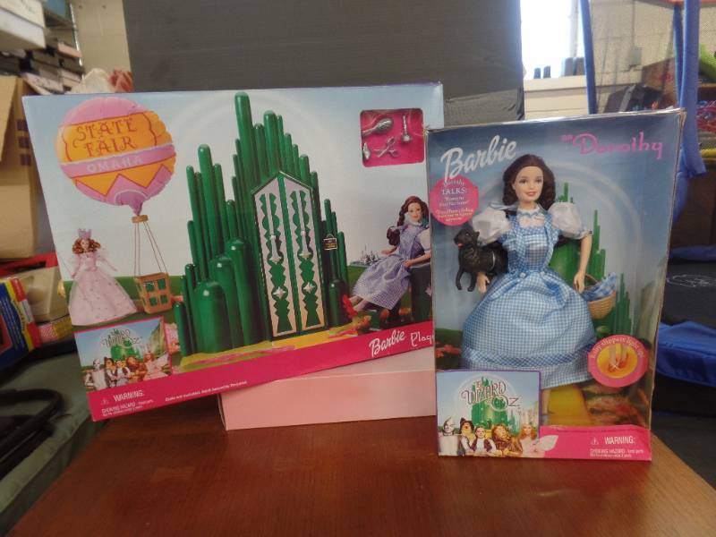 lot 474 image: BARBIE WIZARD OF OZ DOLL AND PLAYSET
