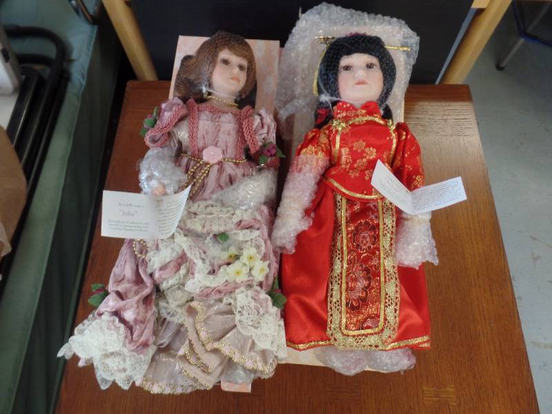 lot 568 image: AMERICAN SWEETHEART COLLECTION DOLLS