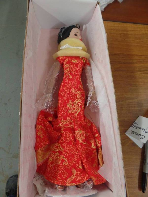 lot 582 image: KITTY COLLIER DOLL BY TONNER