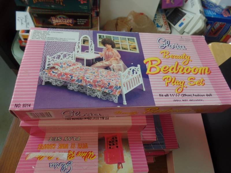 lot 584 image: GLORIA PLAY SETS