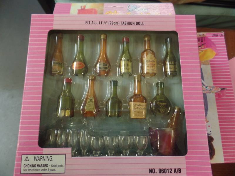 lot 585 image: GLORIA PLAY SETS