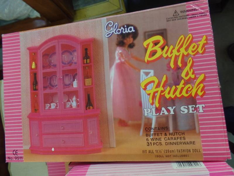 lot 587 image: GLORIA PLAY SETS