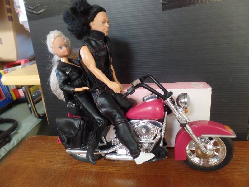 lot 592 image: HARLEY EASY RIDER WITH DOLLS
