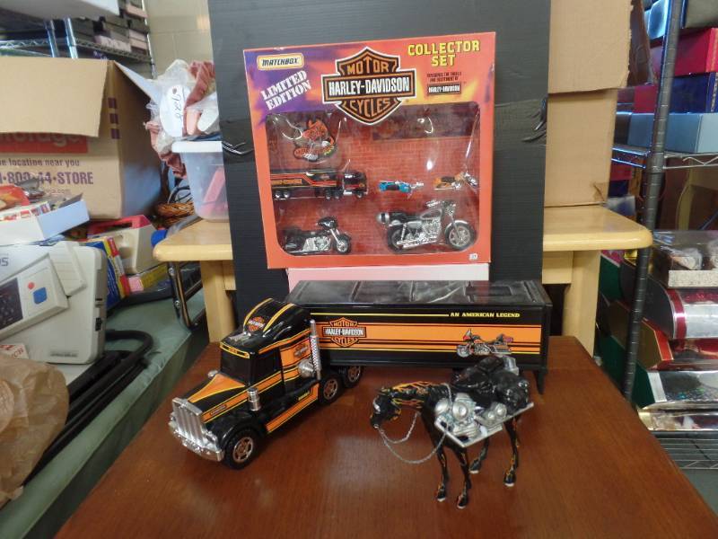 lot 593 image: HARLEY MATCHBOX, BUDDY L , HORSE