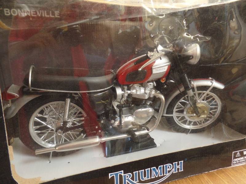 NEW RAY TRIUMPH BONNEVILLE MOTORCYCLE | DOLLS-MOVIE STARS, ROCKS STARS,  POLITICIANS, HARLEY, BARBIE, MORE | K-BID