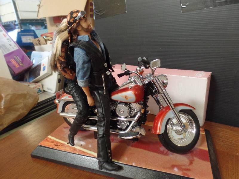 lot 600 image: HARLEY BARBIE AND KEN ON A HARLEY