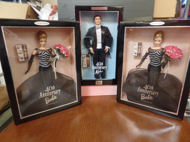 lot 478 image: 40th ANNIVERSARY BARBIE & KEN DOLLS