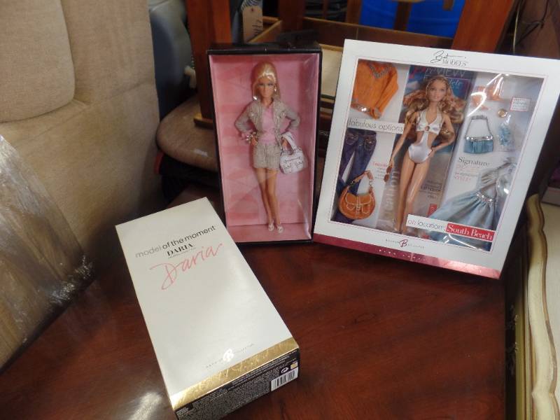 lot 483 image: BARBIE GOLD LABEL DARIA AND PINK LABEL ON LOCATION DOLLS