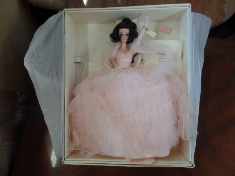 lot 484 image: BARBIE FASHION MODEL COLLECTION IN THE PINK