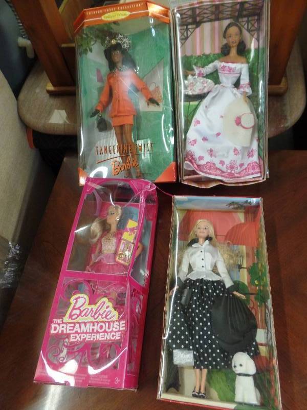 lot 487 image: BARBIE ASSORTMENT