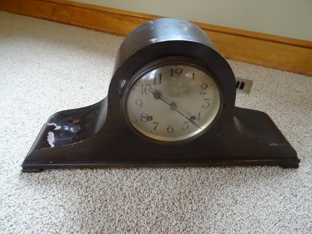 lot 14 image: Vintage Mantel Clock
