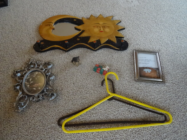 lot 15 image: Sun & Moon Wall Hanging Picture Frame